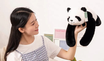 ぎゅっと抱きつく癒しパンダ「パピプ」